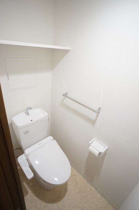 トイレ上のラックはなにかと便利