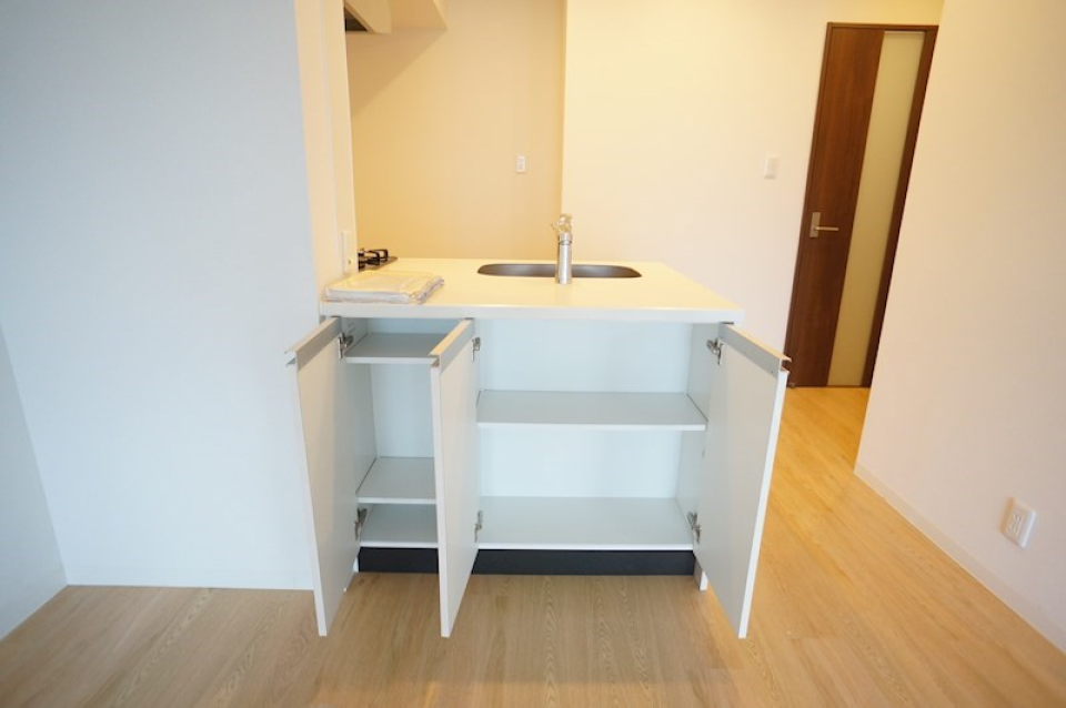 キッチン前も収納可能