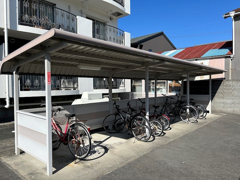 駐輪スペースもありますよ