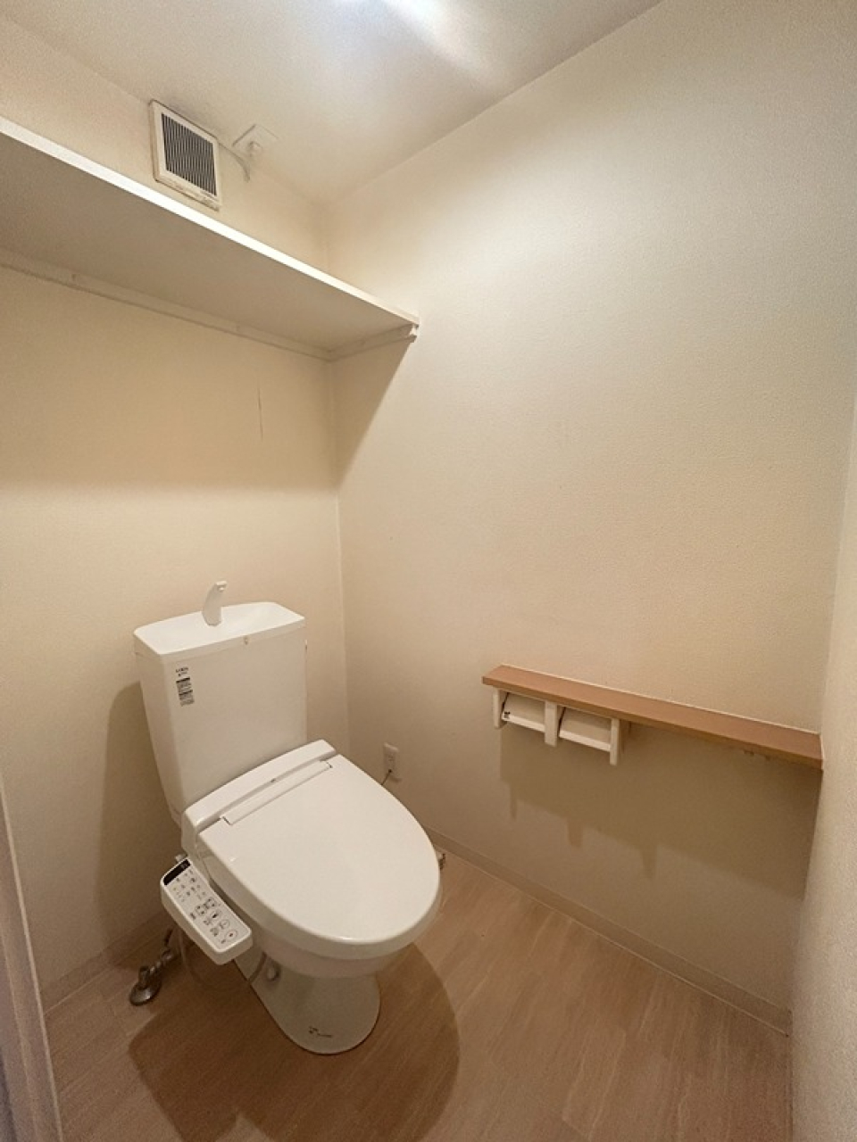 トイレ上のラックは何かと便利