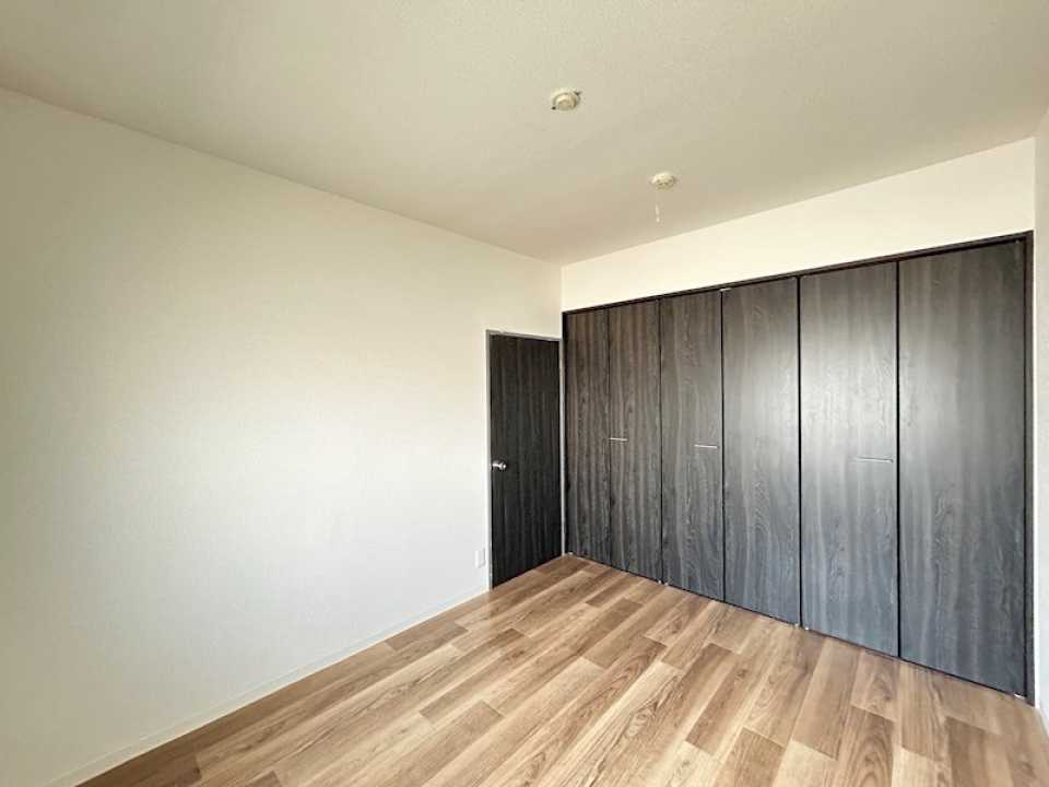 こちらも収納付き