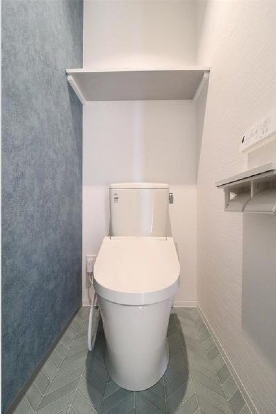 トイレ上のラックは何かと便利