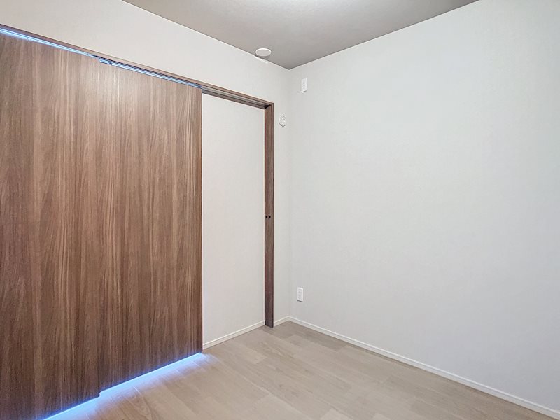 こちらは先ほどお伝えしたLDKに併設された4.5帖の洋室