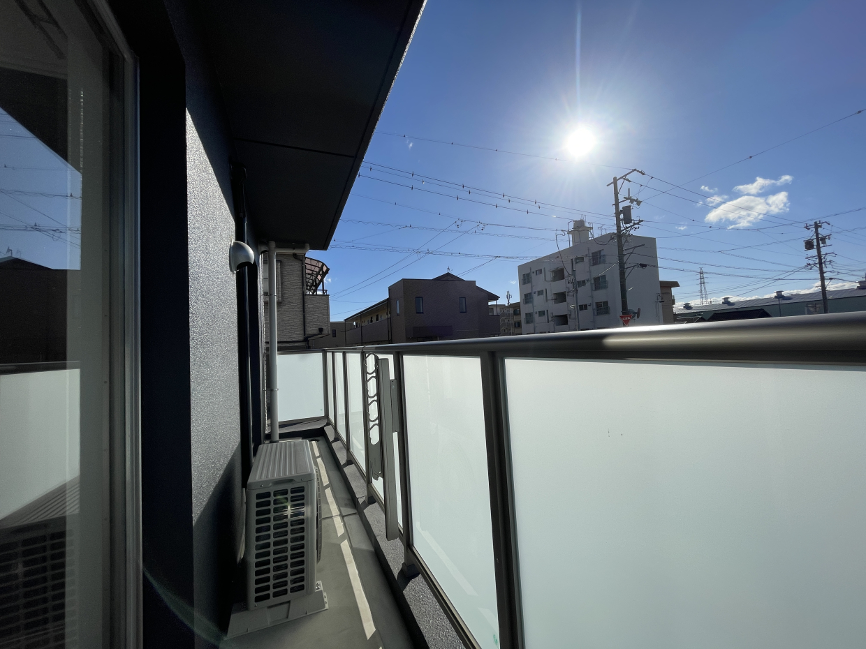 バルコニーは2部屋続きで広さ