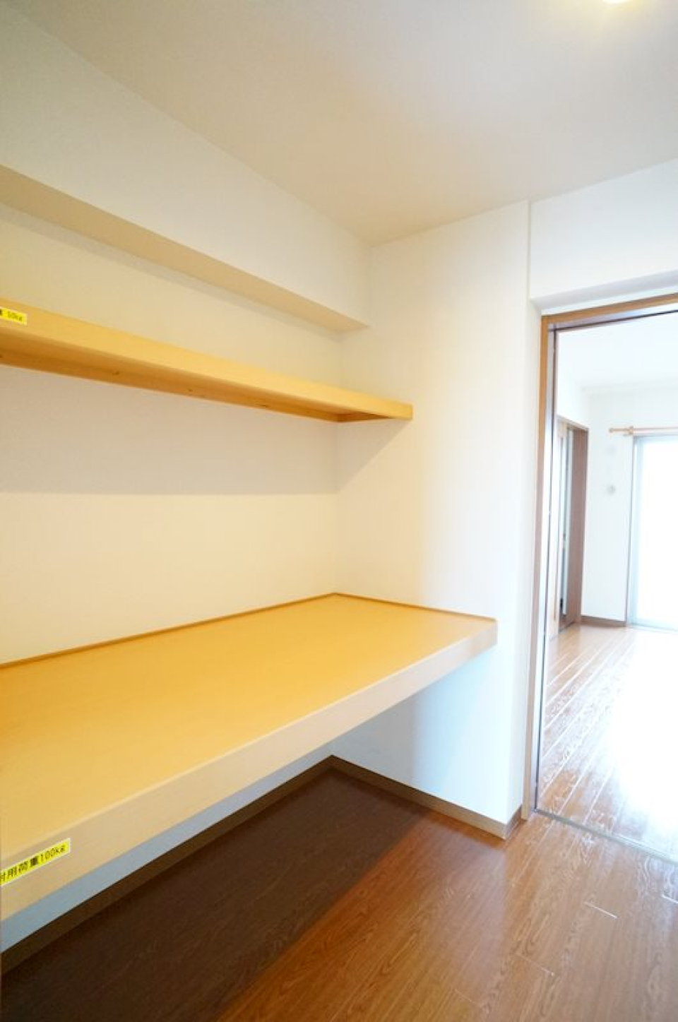 どちらの部屋からもいけるウォークインクローゼット！