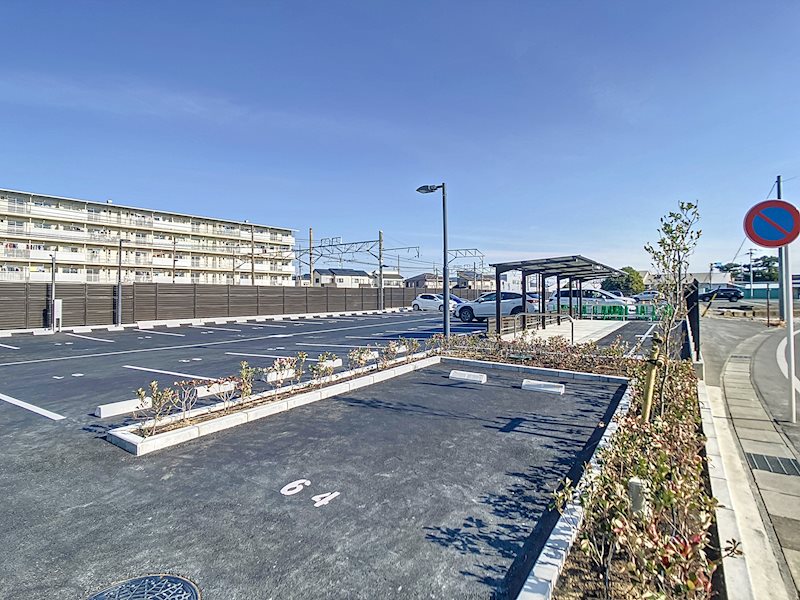 駐車スペースも広々