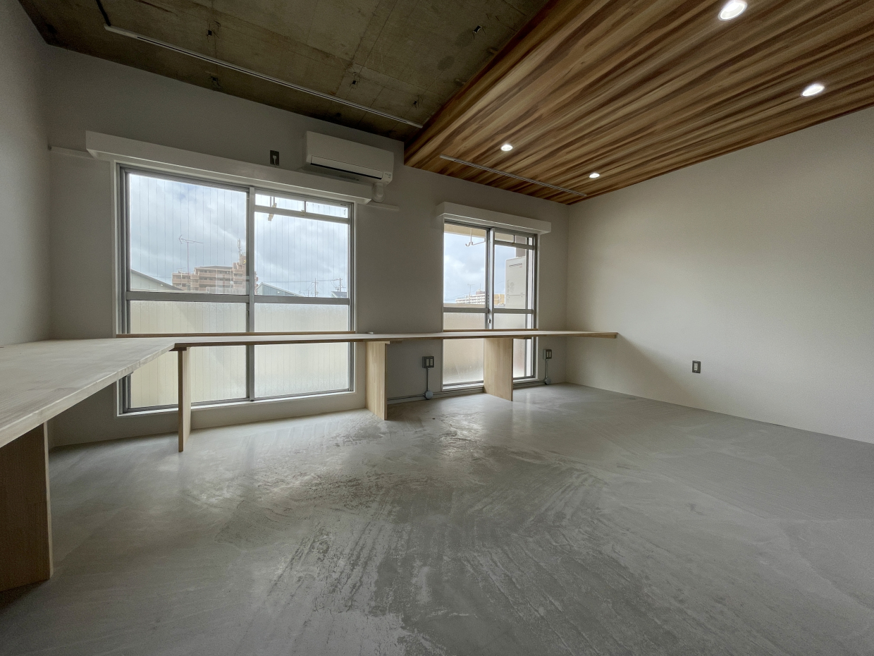 南に面して窓があり、光を取り込む