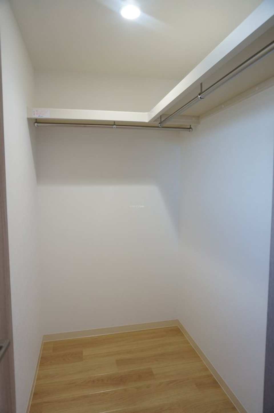 なんと...ウォークインクローゼット付き！