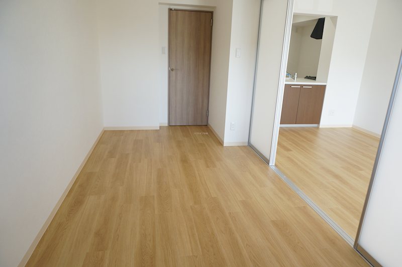 LDKに併設された6.87帖の洋室