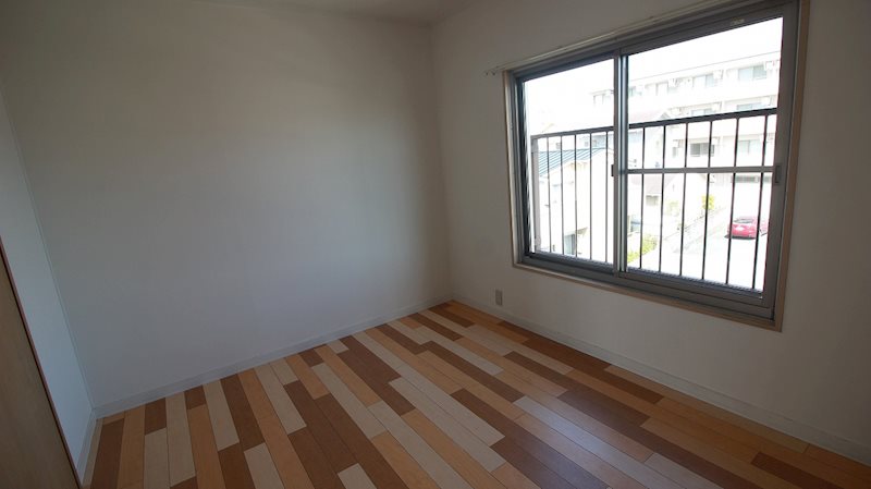 6帖の洋室、大き目の収納が付いています！