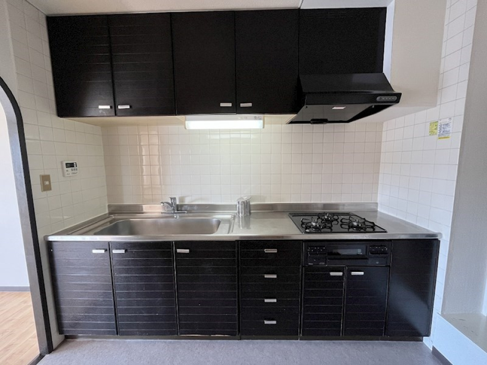 キッチンスペースは4帖もあります...！