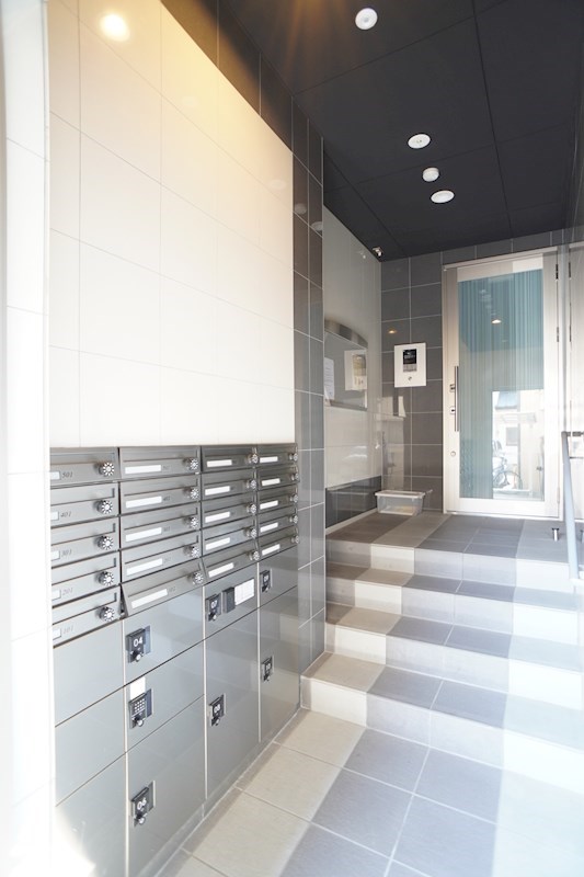 エントランスはオートロック