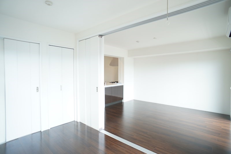 LDKに併設された5.5帖の洋室