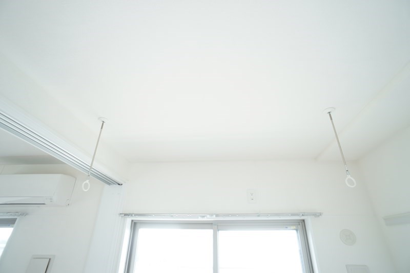 まずは室内物干し