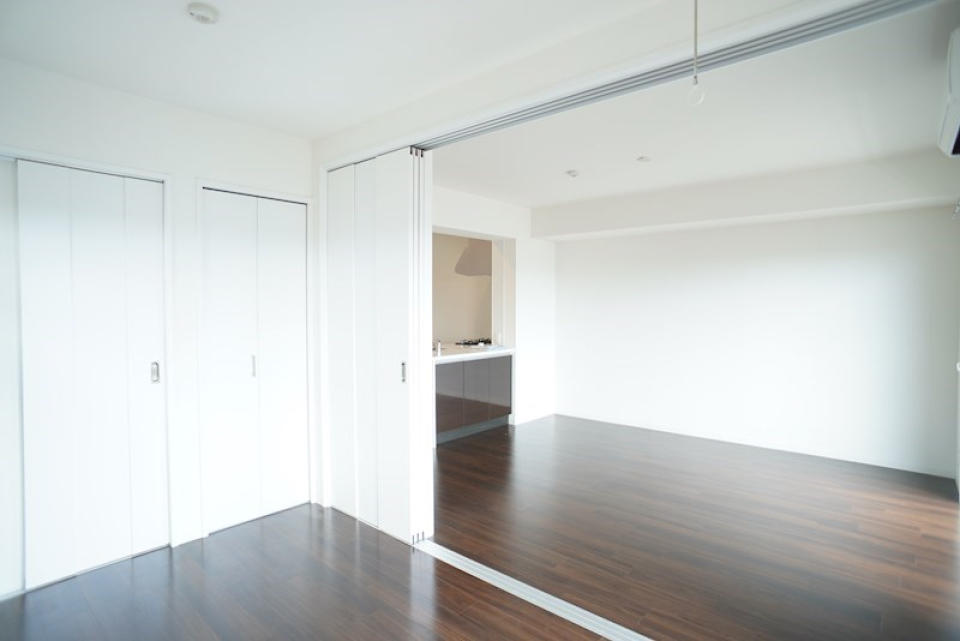 LDKに併設された5.5帖の洋室