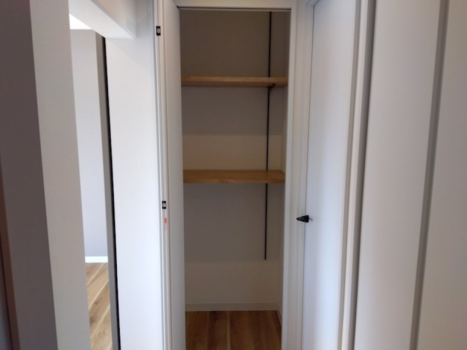 このお部屋至る所に収納がある