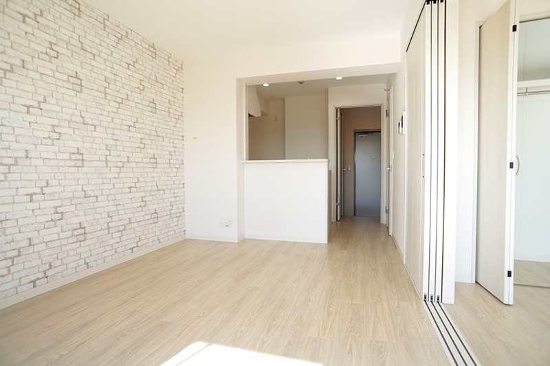 レンガ調のアクセントクロスが素敵