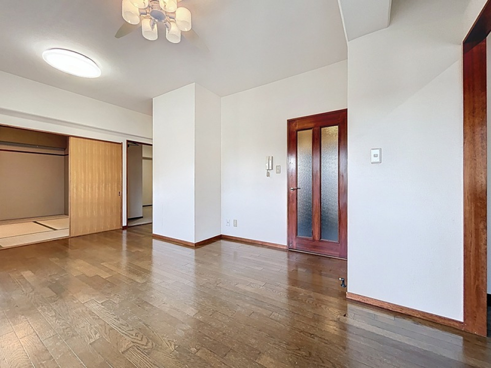 奥に和室があります