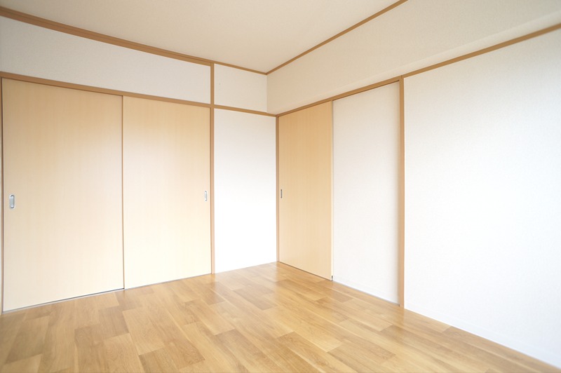 LDKのお隣、6帖の洋室