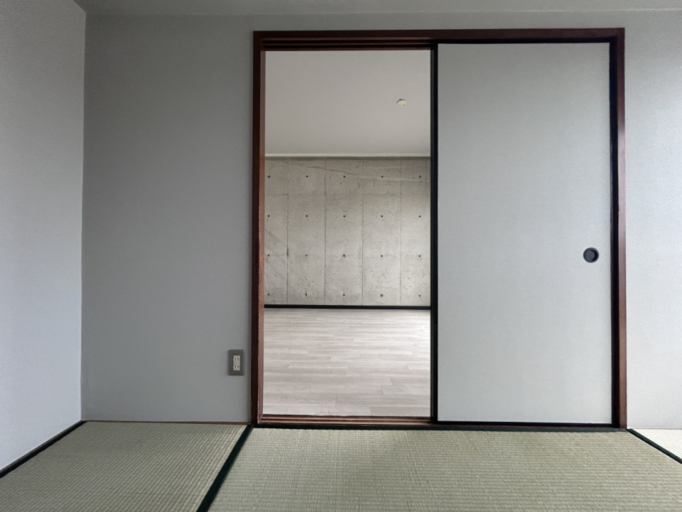 畳とコンクリート。