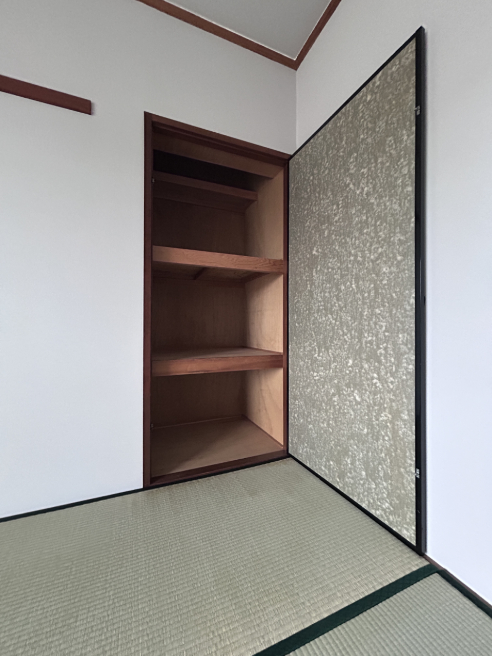 和室も収納アリ。