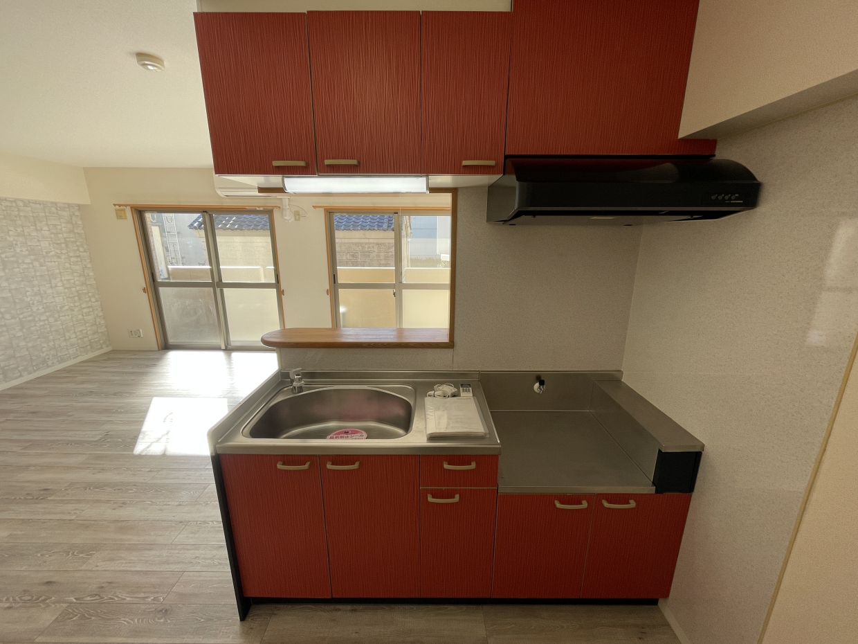 作業スペースは少し狭め&hellip;