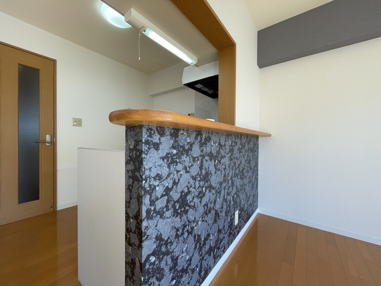 キッチン前の壁紙がいいね！