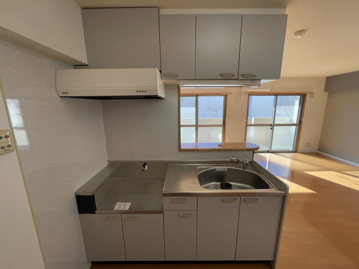 家族の様子を見ながらお料理