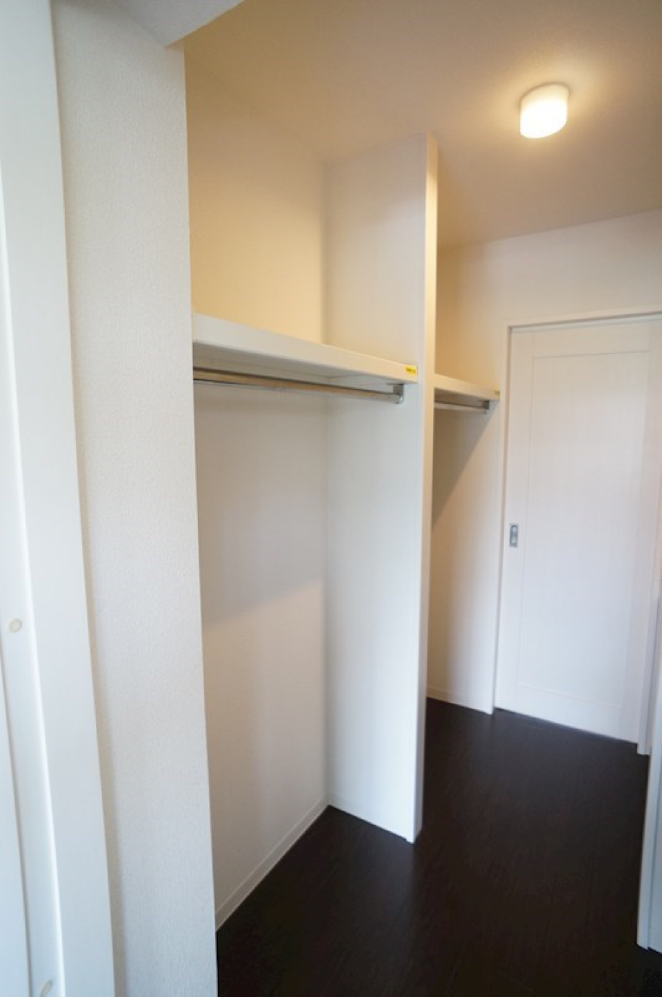 どちらの洋室からも入れる