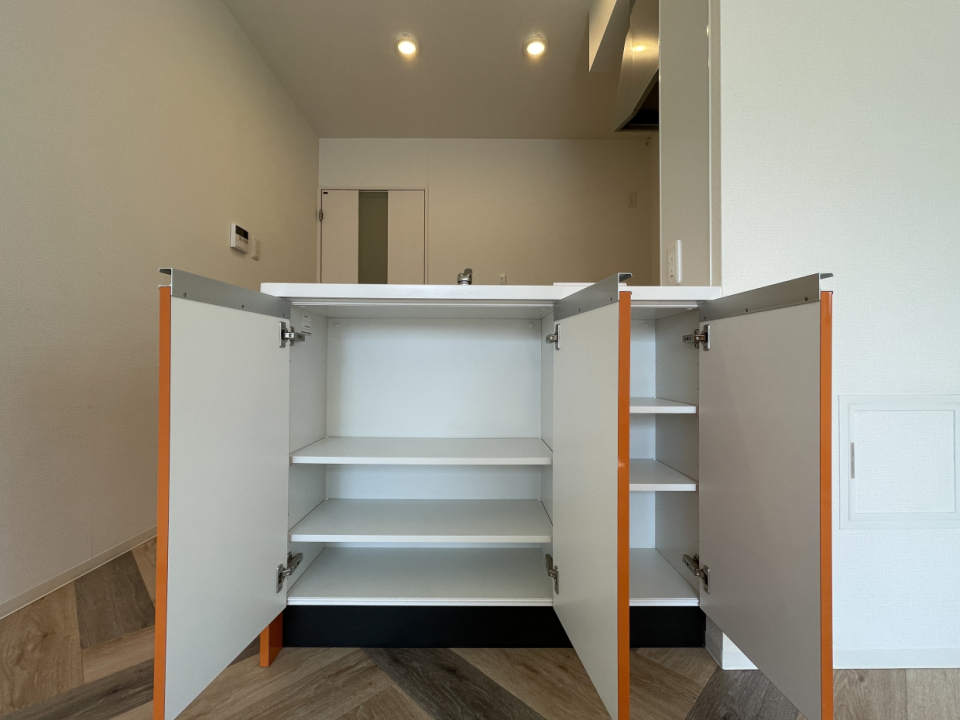 キッチン前の収納も、