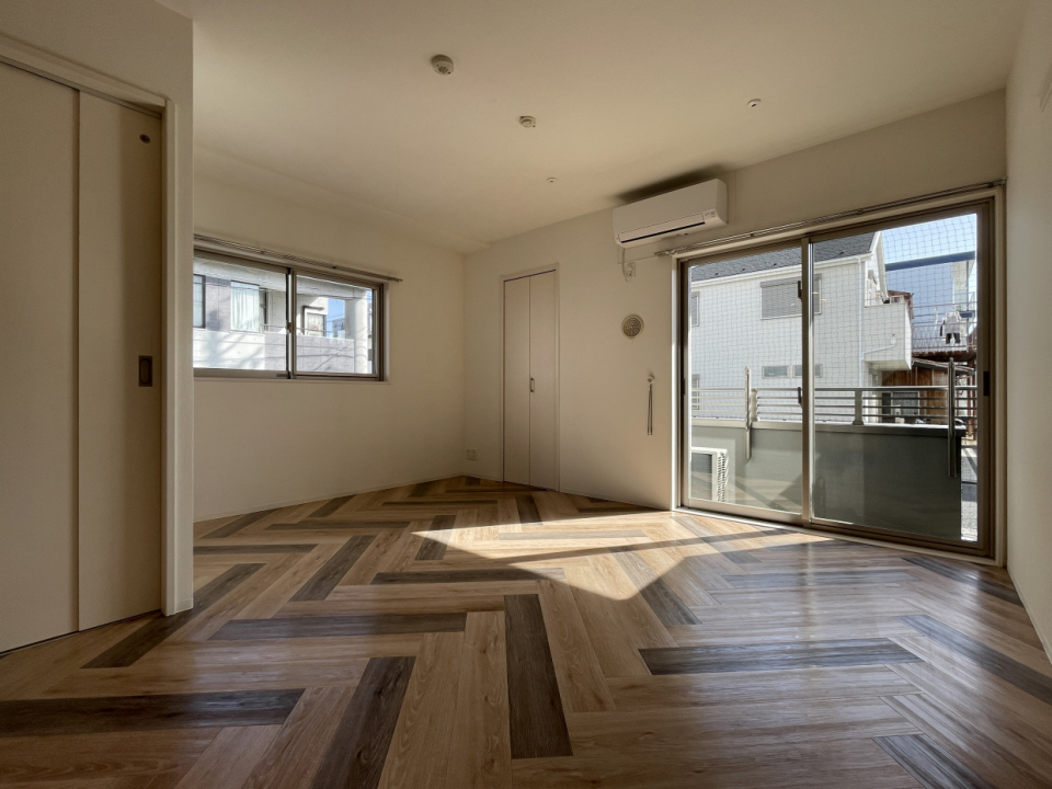 ヘリンボーンの床がかわいすぎる