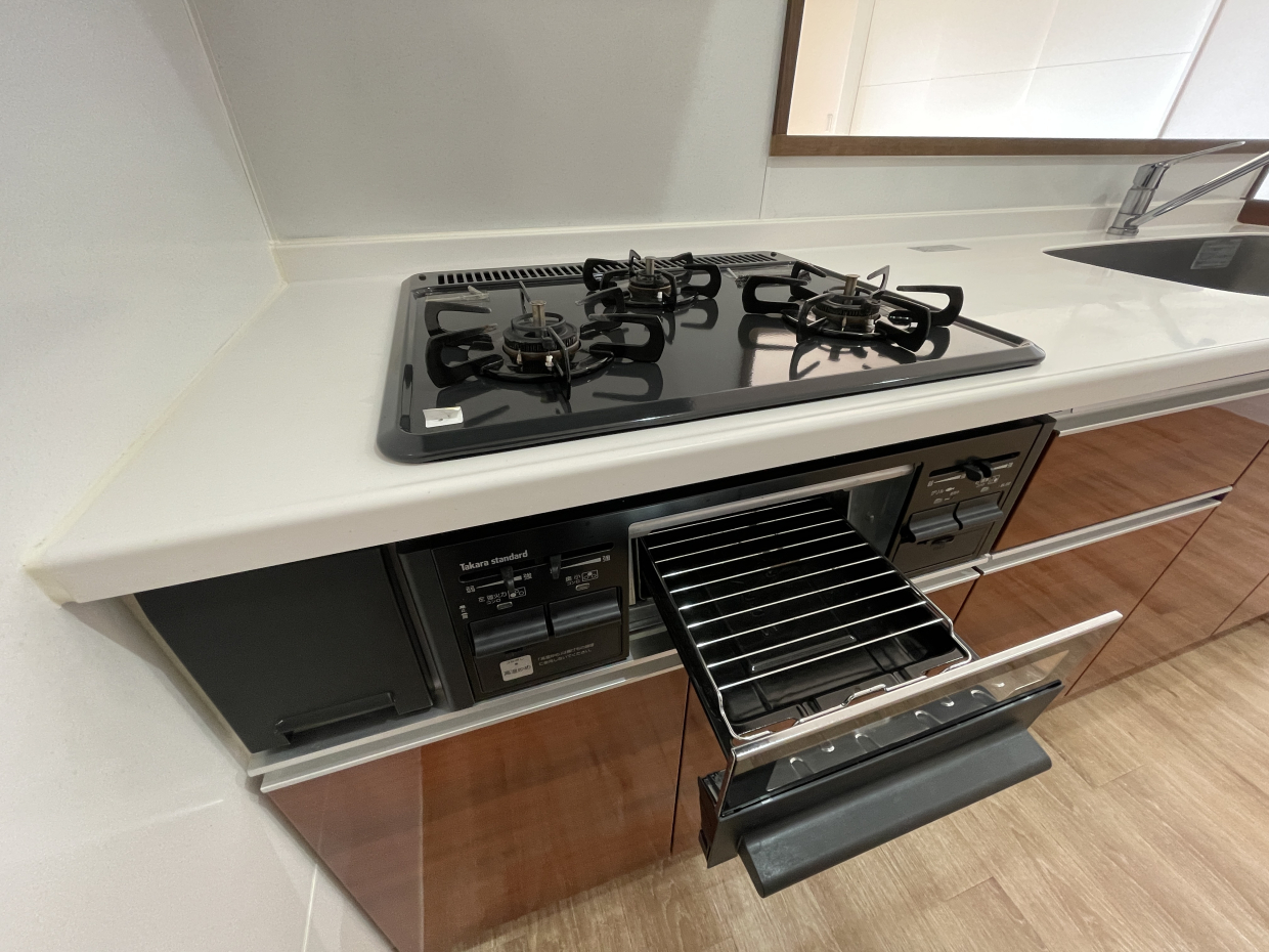 3口ガスコンロの魚焼きグリル付き