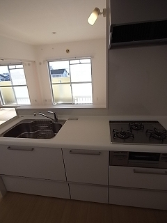 対面式のシステムキッチンです