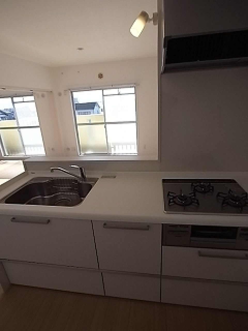 対面式のシステムキッチンです