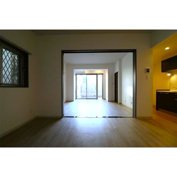 ダイニングスペースとして使える洋室6.36帖