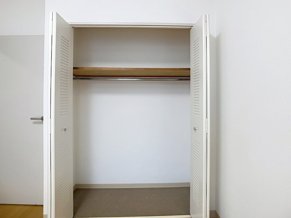 洋室はどちらも収納付き