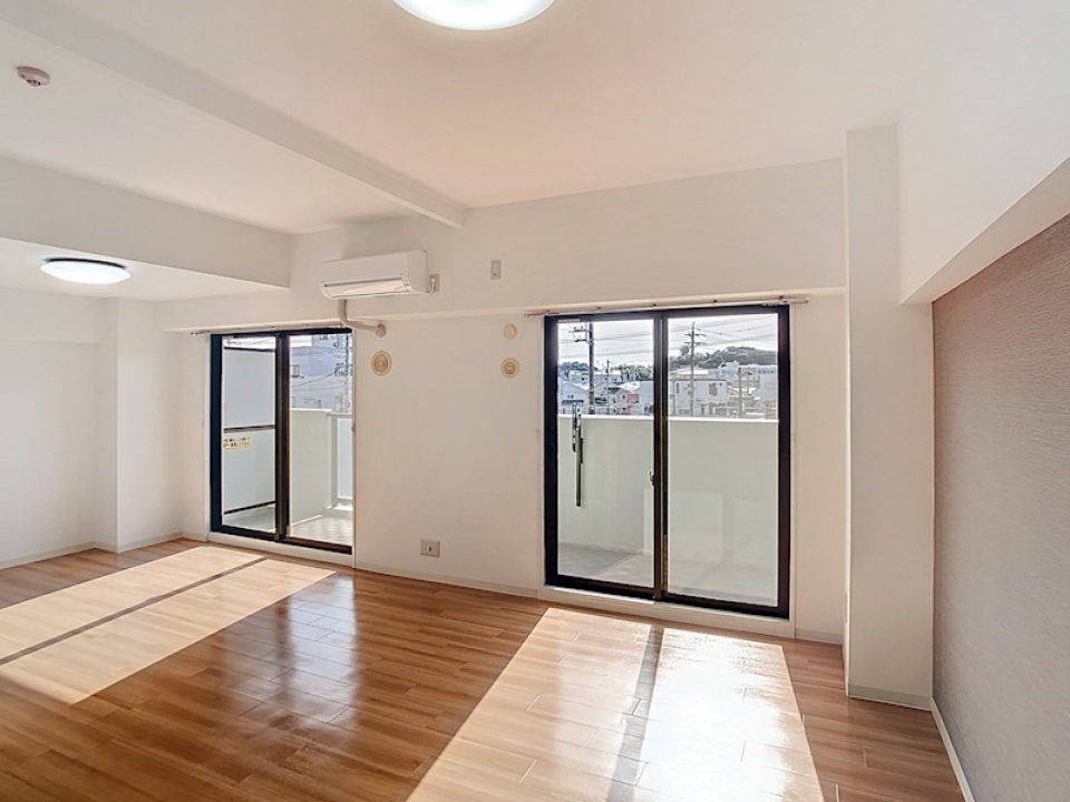 大きな掃き出し窓から光がたくさん差し込みます！