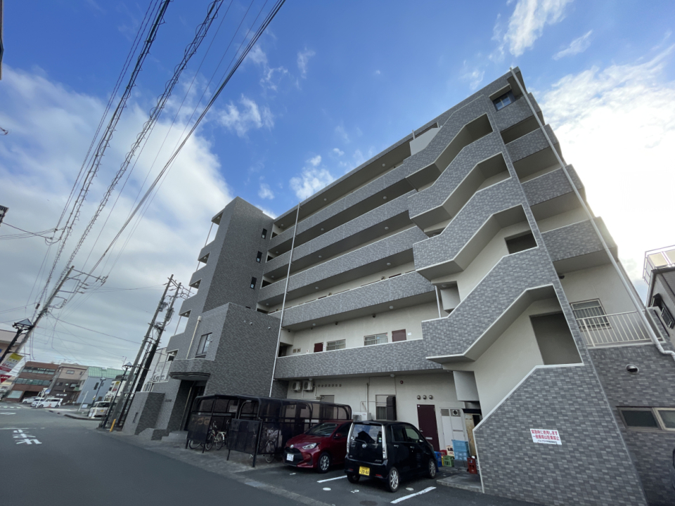 外観、1Fにコンビニがあります！