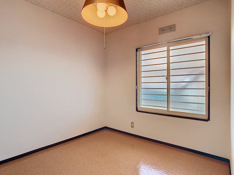 こちらは4.5帖の洋室