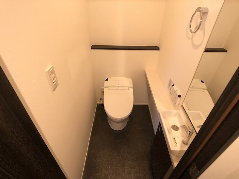 トイレに手洗い場があります