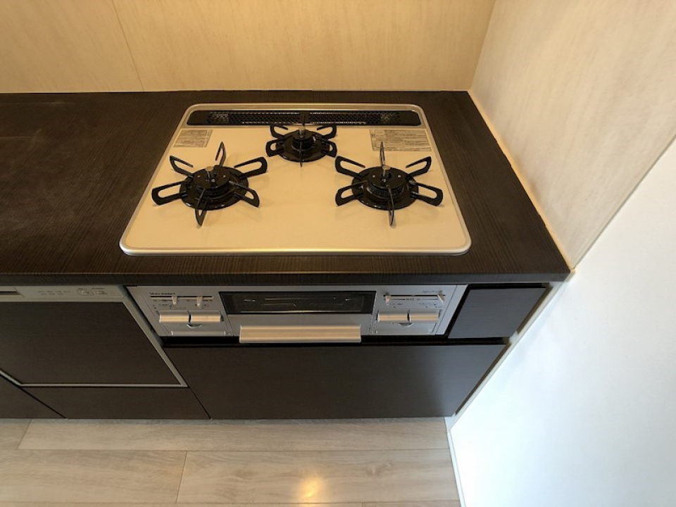 3口ガスコンロ、食器乾燥機付き