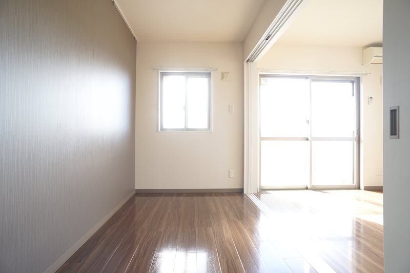 引き戸を開けると洋室4帖