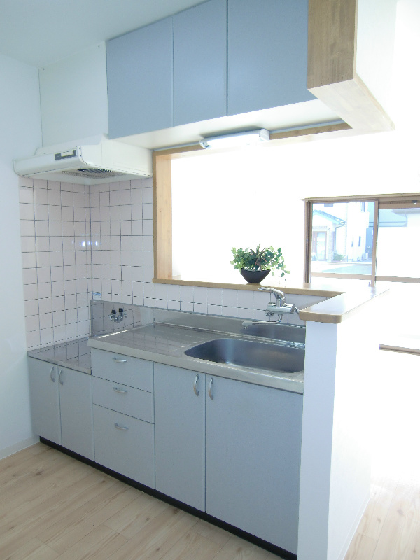 淡い水色のキッチンがかわいい