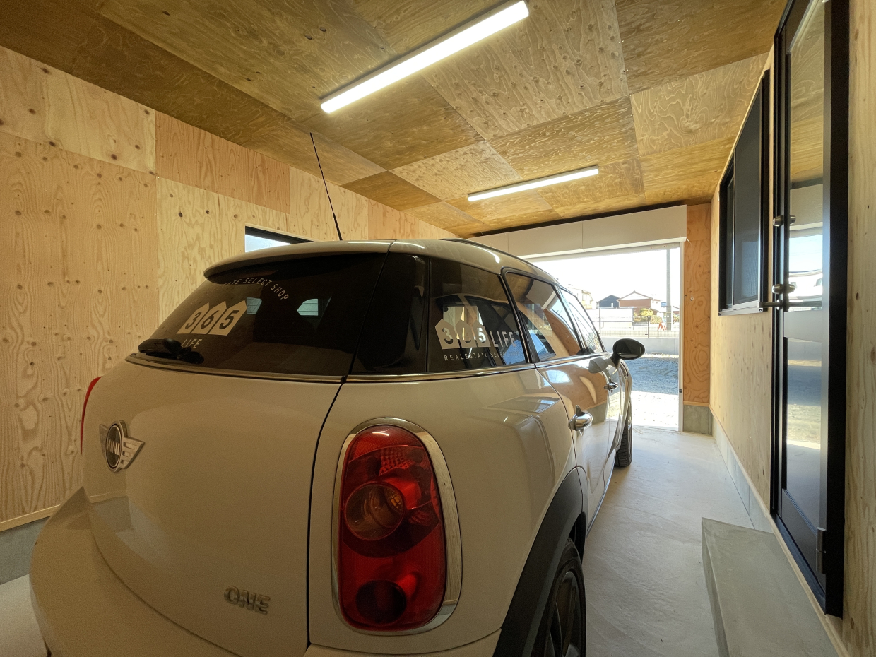 ミニクーパーを入れても余裕がありますよ！