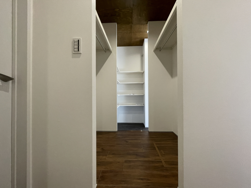 なんとウォークスルークローゼット付きです！