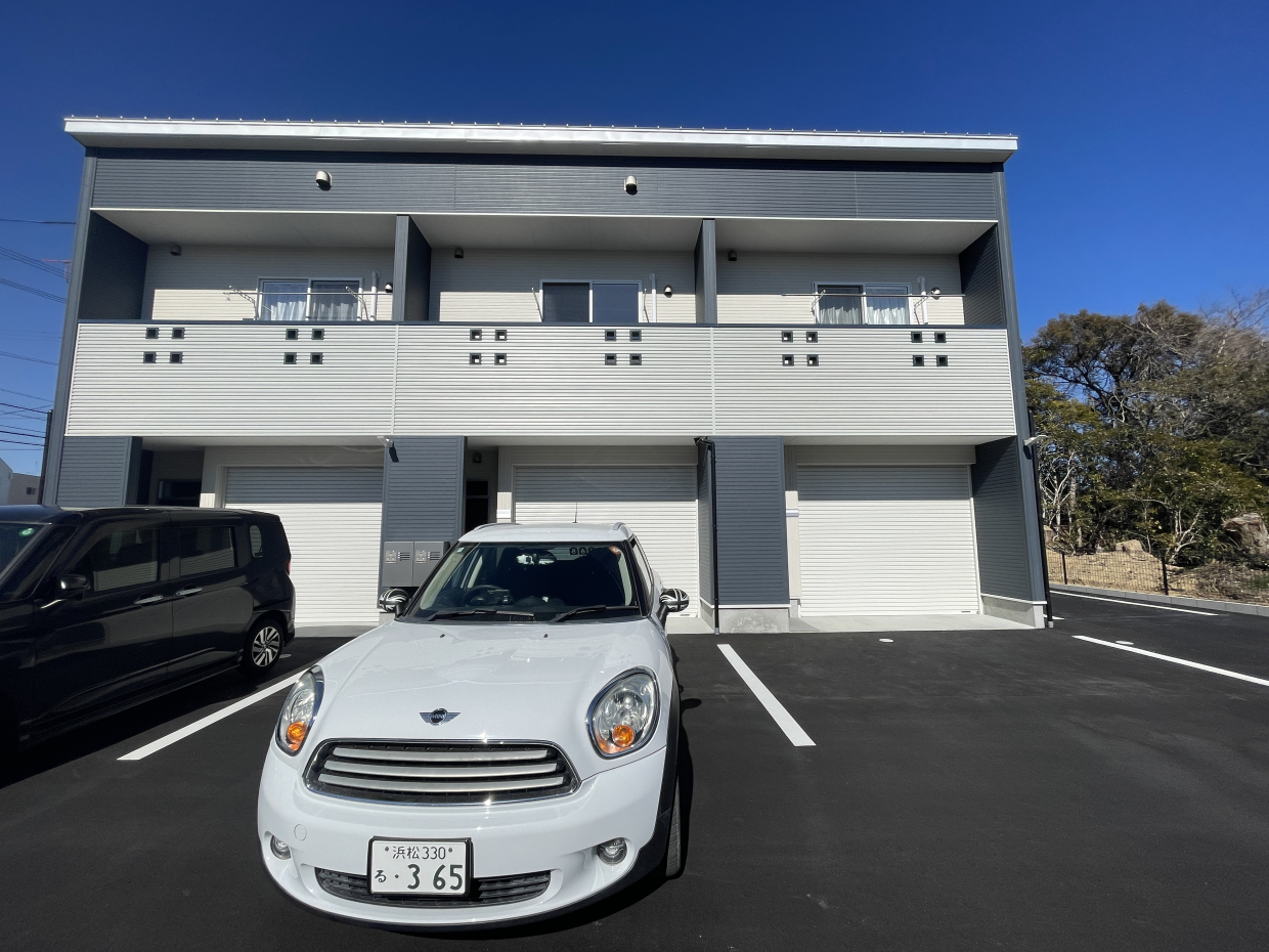 ガレージ前に2台目駐車可能◎