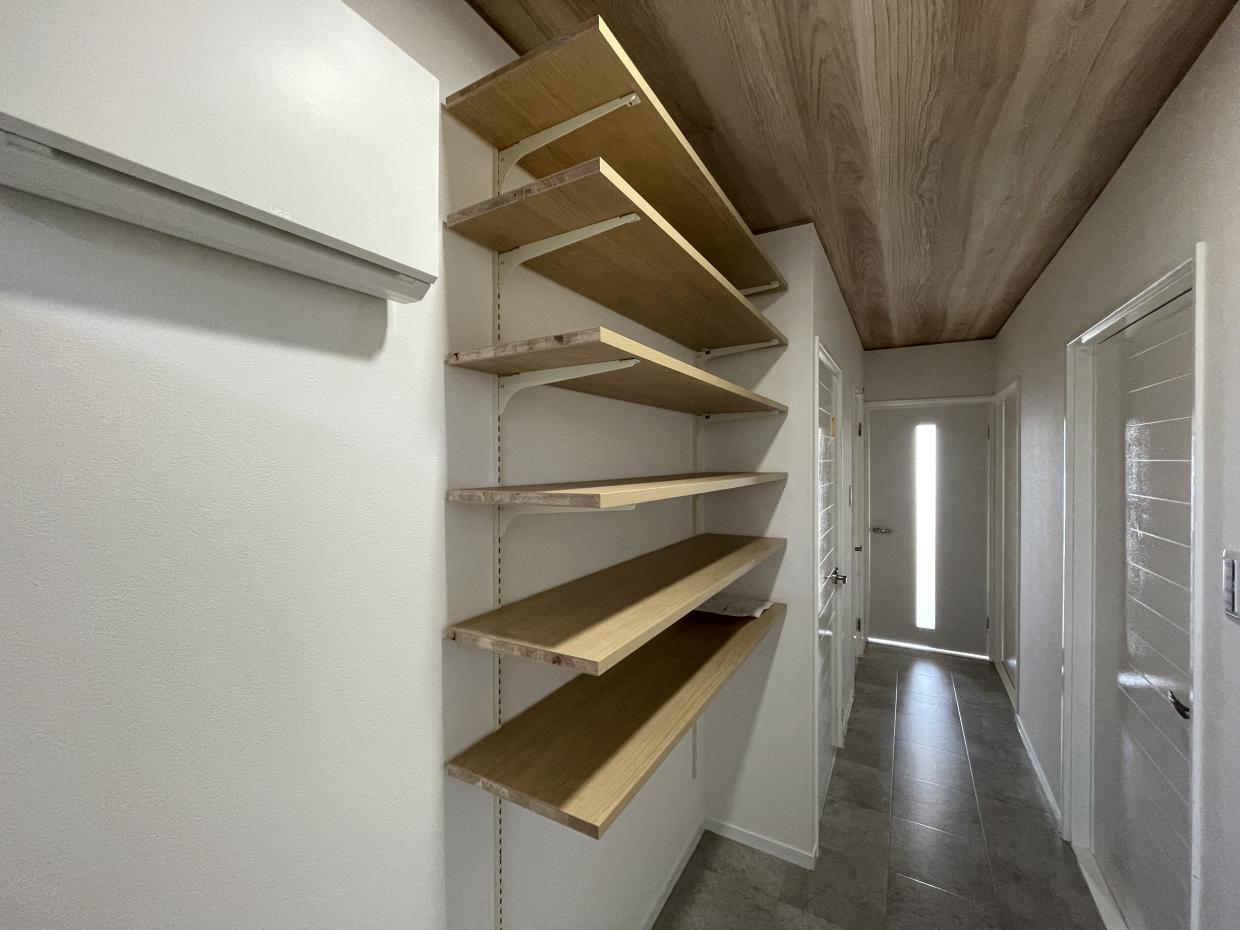 玄関の見せる収納もオシャレ