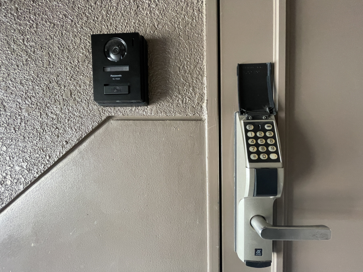 電子ロック式です