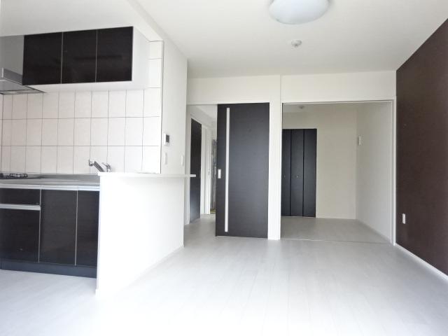 白と黒でスッキリとした印象