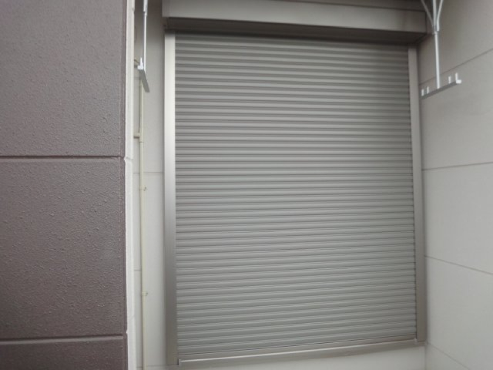 雨戸がついていて雨の日も安心♪